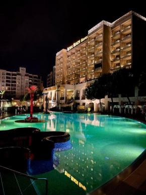 Royal Beach Apartments - 5m to pool, 100m to beach